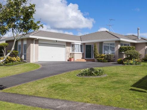 8 Pajaro Place, Golflands