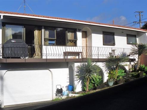 1/8 Commodore Parry Road, Castor Bay