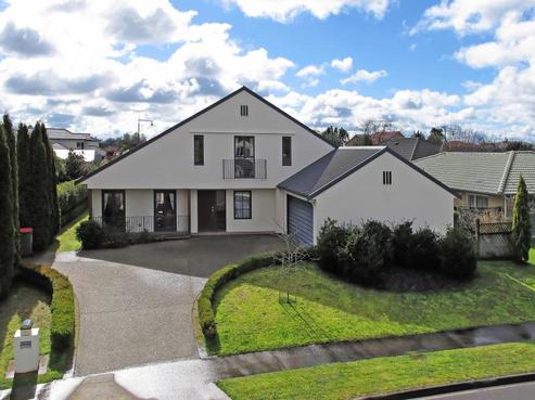 14 Keswick Crescent, Huntington