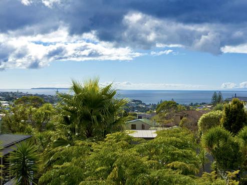 2/293 East Coast Road, Mairangi Bay