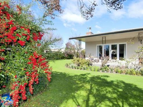 116 Park Road South, Akina