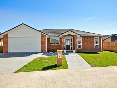 76 Barrington Drive, Huntington
