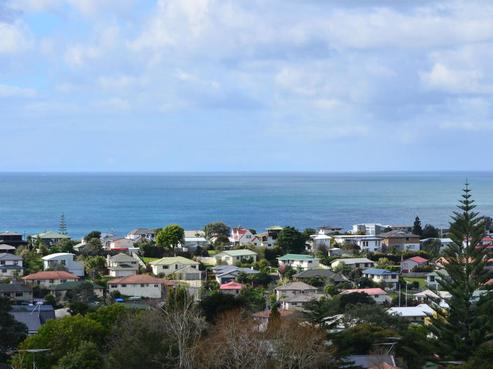 33 Elliston Crescent, Stanmore Bay