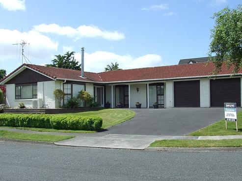 14 Sheridan Crescent, Leamington