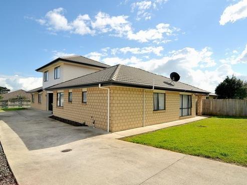 8 Mark Edgar Place, Clendon Park