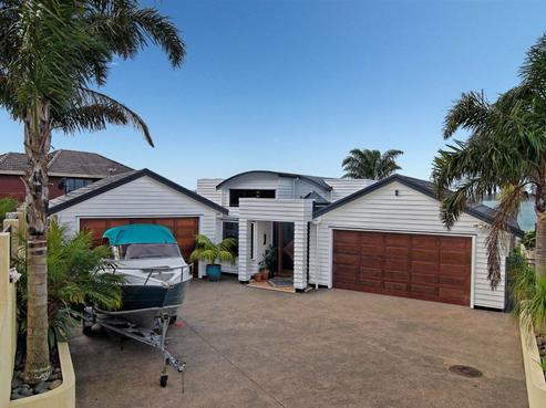 16 Courtneys, West Harbour