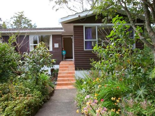 42 Derwent Crescent, Titirangi