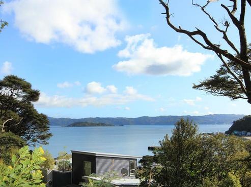 14B Moana Road, Days Bay