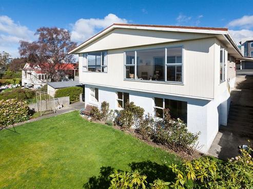 12 City Road, Roslyn