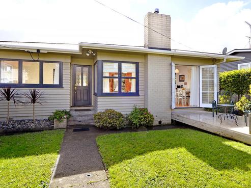 12 Montgomery Avenue, Belmont