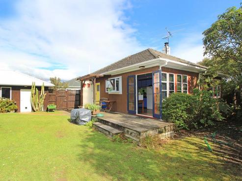 12 Norris Grove, Taita