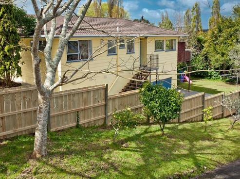 12 Jenanne Place, Totara Vale