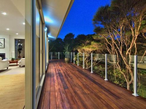 12 Mccahon Place, Titirangi