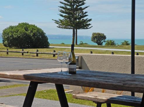 12 The Esplanade, Westshore