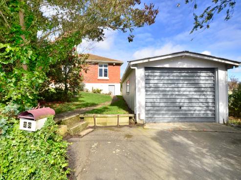 28 Porterfield Street, Macandrew Bay