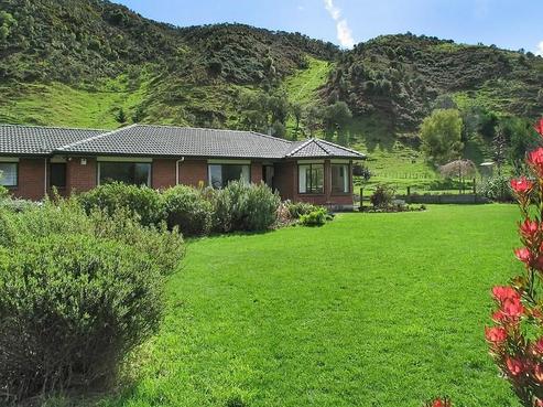 27 Bulls Run Road, Moonshine Valley