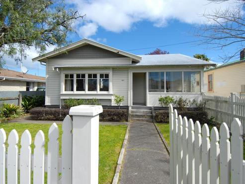 404 Southampton Street West, Hastings