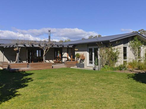 660 Moutere Highway, Redwood Valley