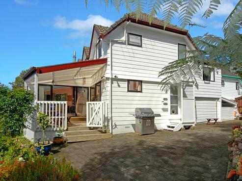 15B Ayton Drive, Totara Vale