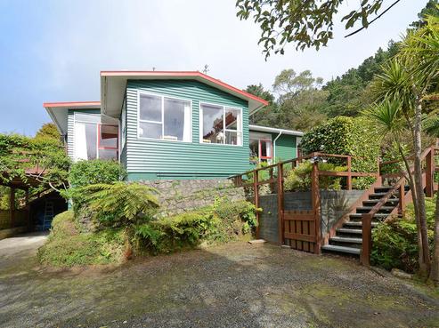 64 Elmslie Road, Pinehaven