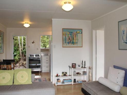 2/27 Crescent Road East, Ostend