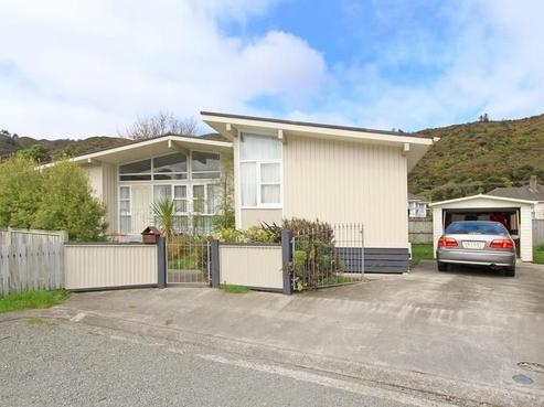 21 Helvetia Grove, Naenae