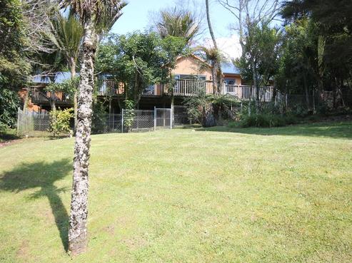 2 Bush Road, Waiatarua