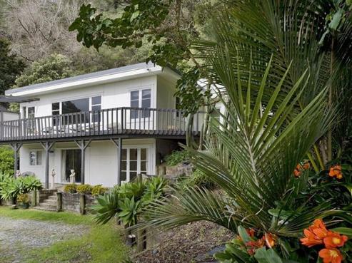 47 Domain Crescent, Muriwai