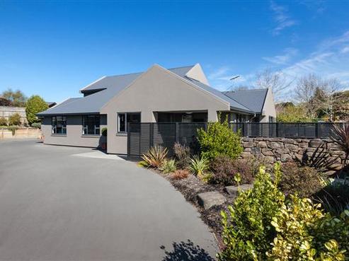 17 Duxford Crescent, Fairfield