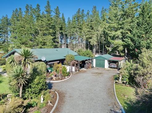 425 Foothills Road, Okuku