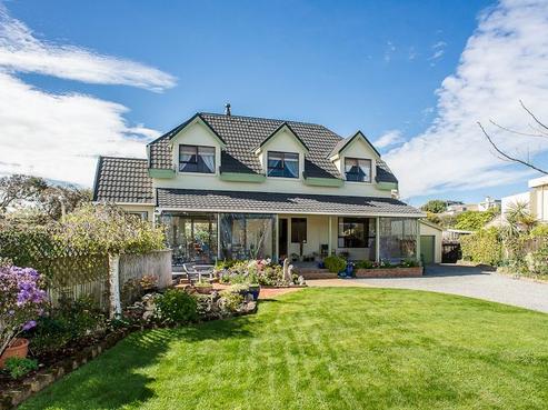 16 Vaucluse Avenue, Paraparaumu Beach