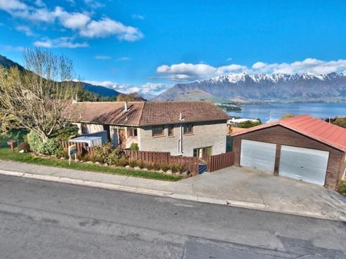 11 Wynyard Crescent, Fernhill/Sunshine Bay
