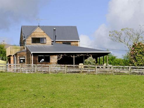 833 Ridge Road, Riverhead