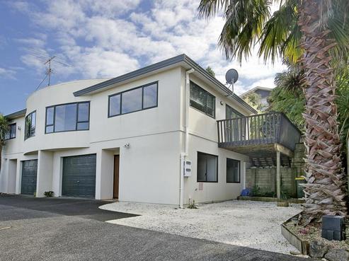 2/15 Cape Hill Road, Pukekohe