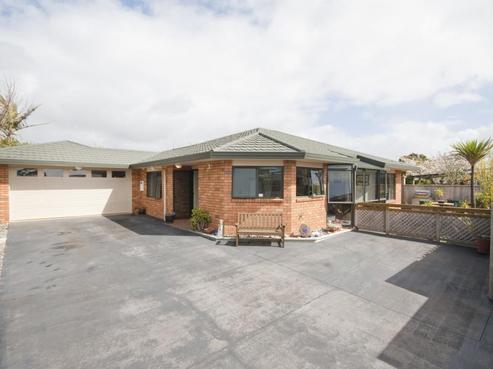 2/18 Karamu Street, Strandon