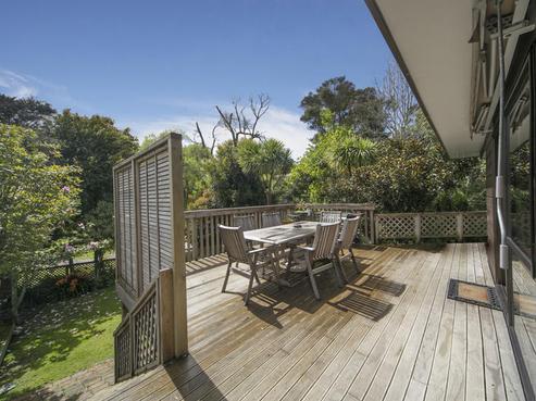 9 Woodfern Crescent, Titirangi