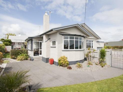 12 Paynters Avenue, Strandon