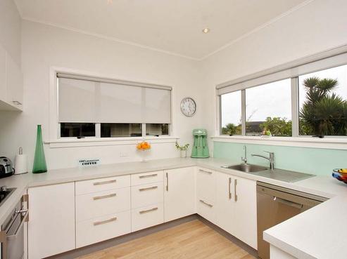 11 Ngaio Street, Strandon