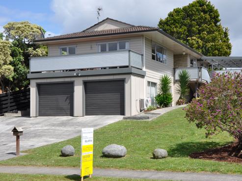 3 Binda Place, Botany Downs