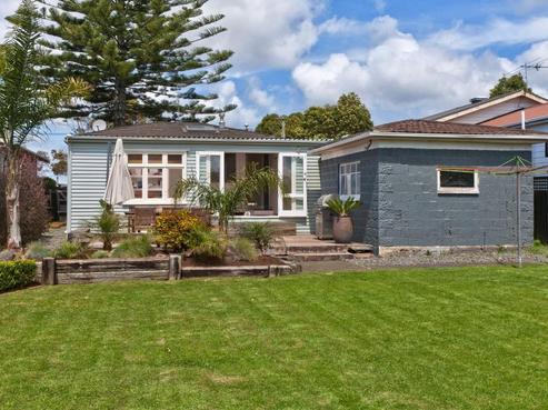 251 Meola Road, Point Chevalier