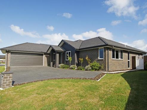 8 Cole Thomas Place, Huntington