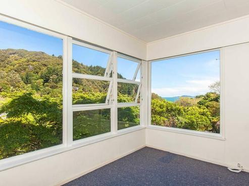 2/22 Waitohu Road, York Bay