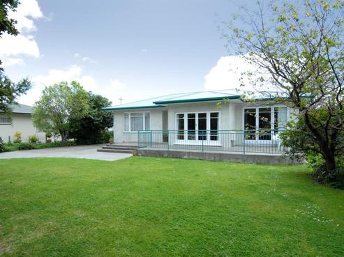 1015 Reka Street, Akina