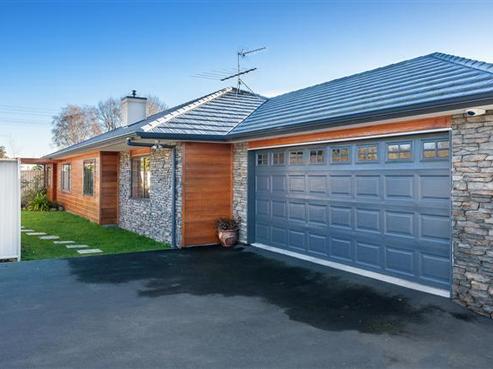 1B Orchard Grove, East Taieri