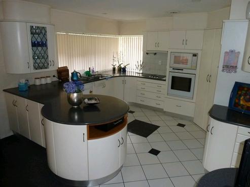 2 Jay Court, Botany Downs