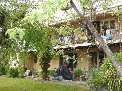 5 Hertnon Street, West End