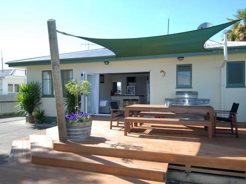 407 Park Road South, Akina
