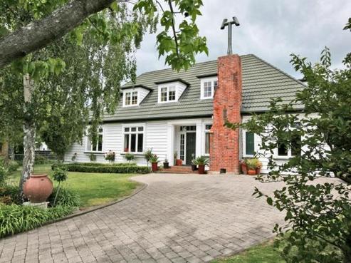 16 Clyde Road, Napier Hill