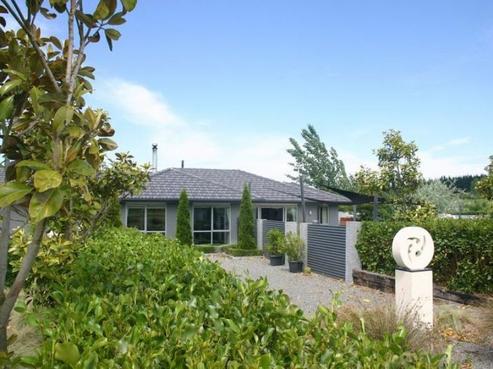 131 Summerhill Road, Cust