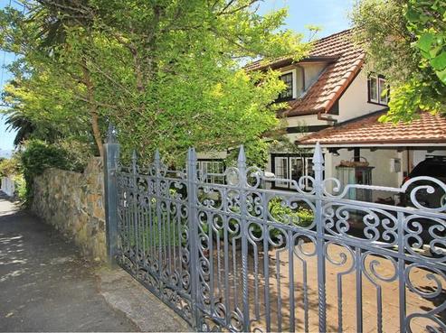 19 Moana Road, Days Bay